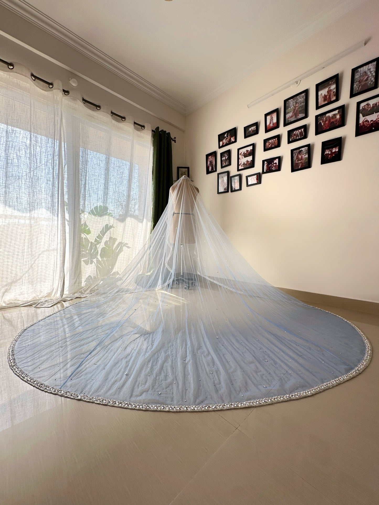 Elsa Veil : Ombre Ice blue Glittered Veil