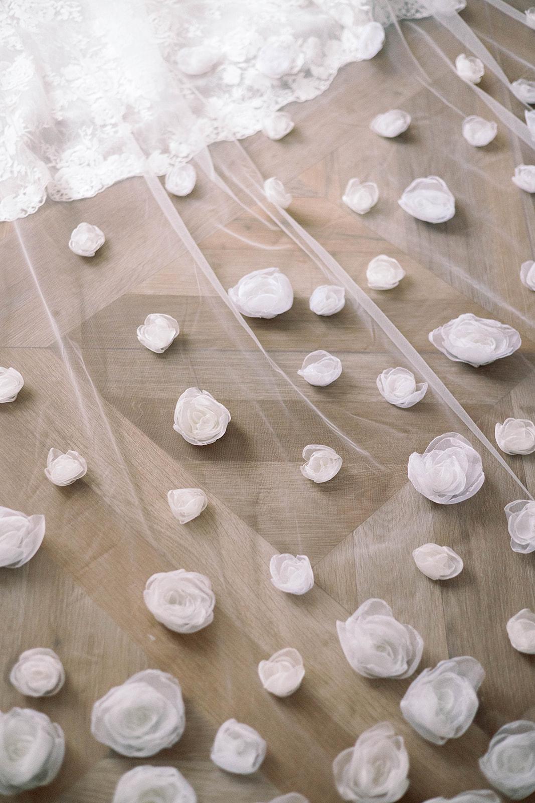 Garden of Dreams – Handcrafted 3D Floral Veil in Ivory