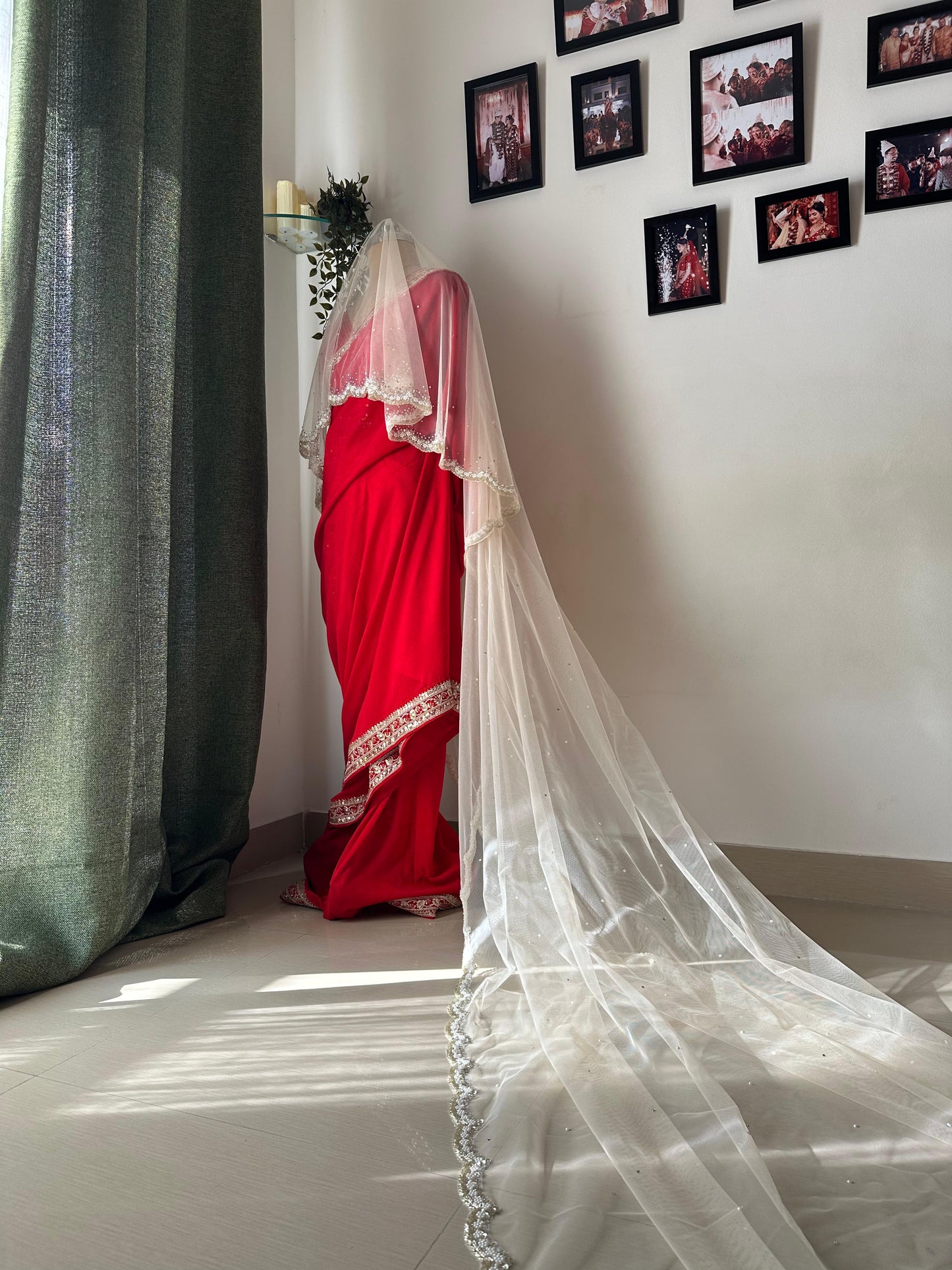 Ivory Pearlfall : Ivory Pearl Bridal Veil with Scalloped border with Ombré Pearl Detailing