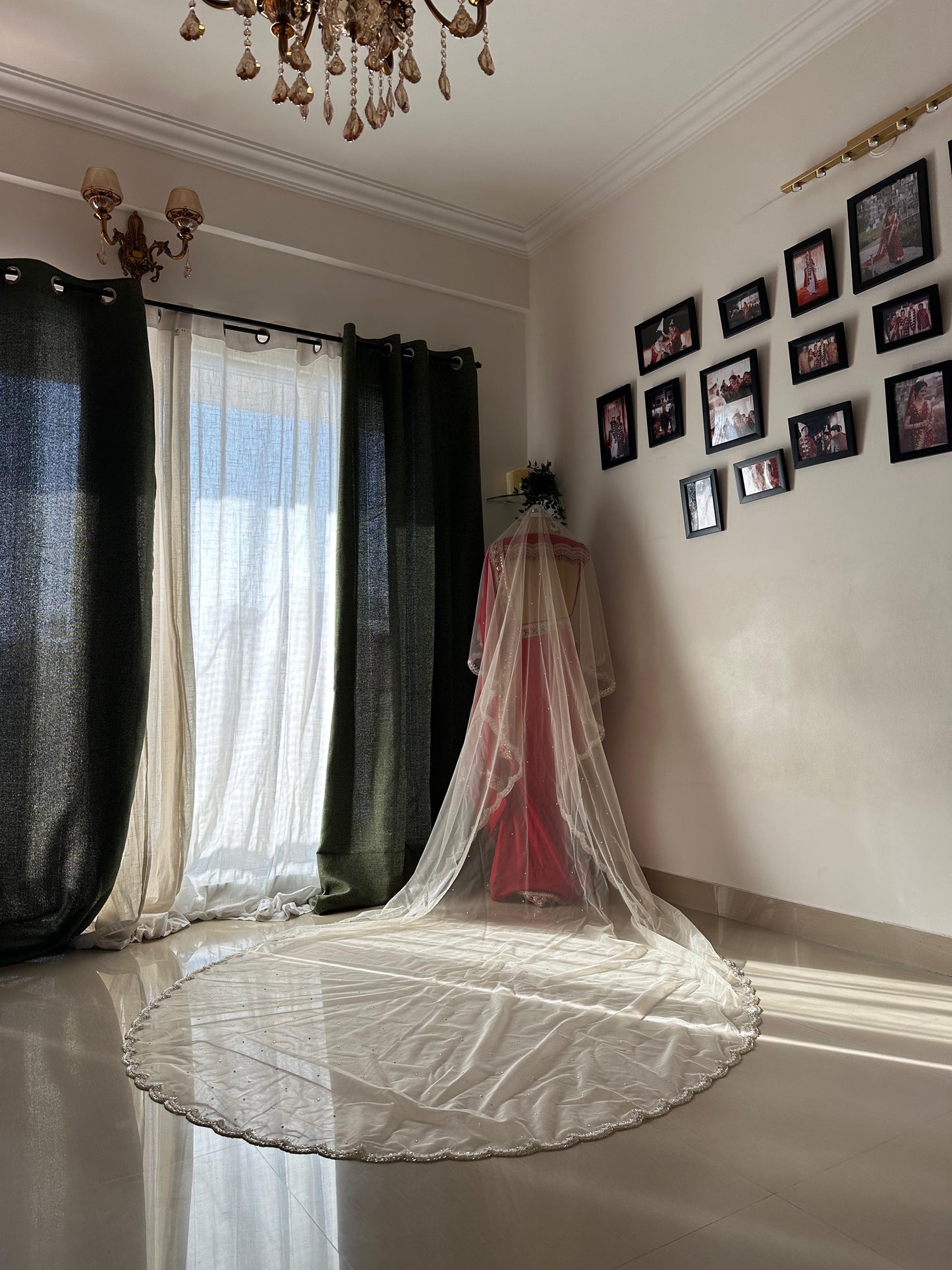 Ivory Pearlfall : Ivory Pearl Bridal Veil with Scalloped border with Ombré Pearl Detailing