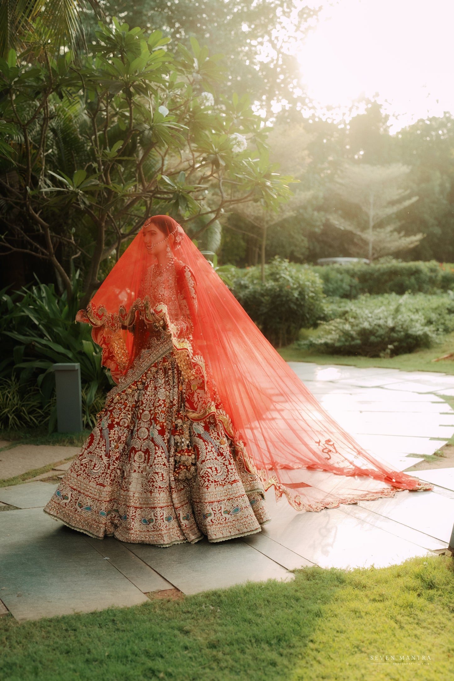 Saanjh-e-Mor – Scalloped Handcrafted Veil with Embroidered Peacock Borders