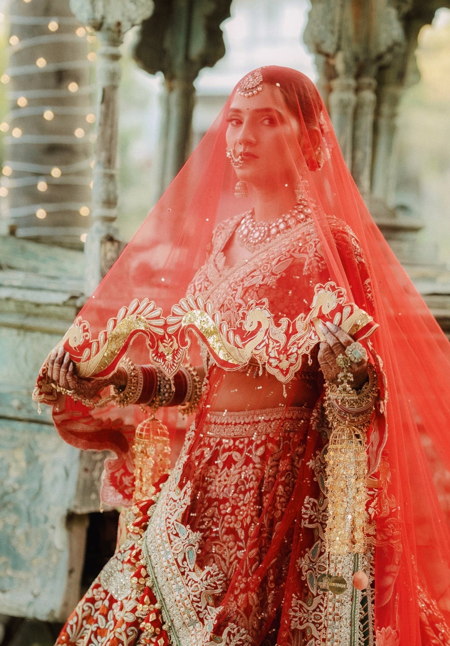 Saanjh-e-Mor – Scalloped Handcrafted Veil with Embroidered Peacock Borders