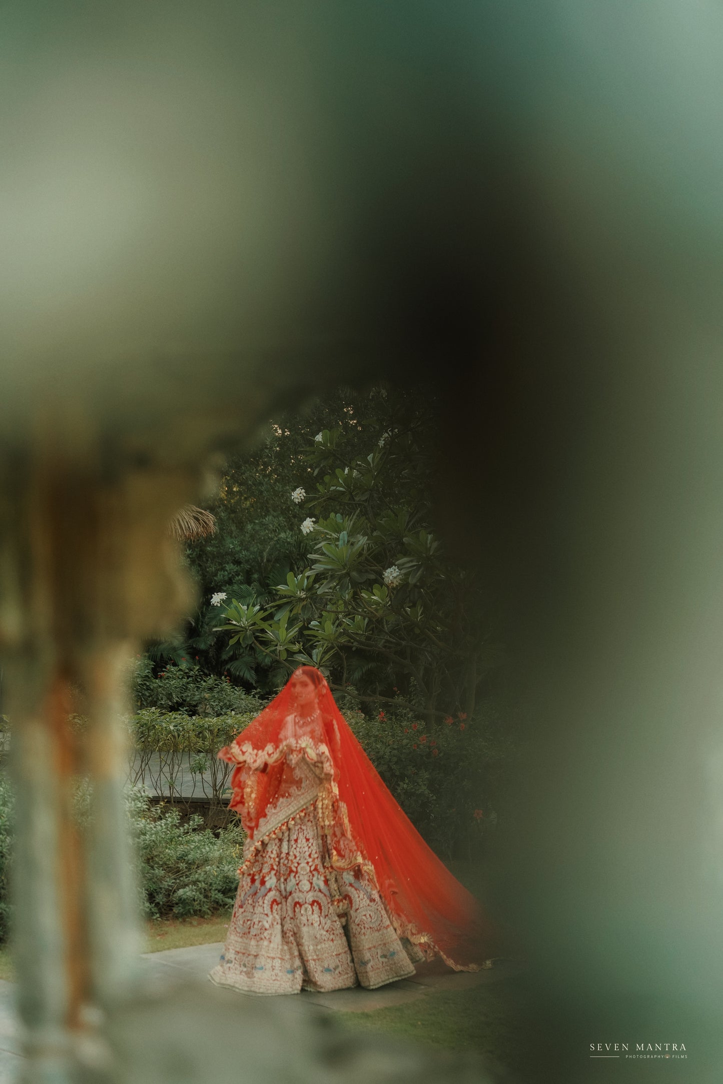 Saanjh-e-Mor – Scalloped Handcrafted Veil with Embroidered Peacock Borders