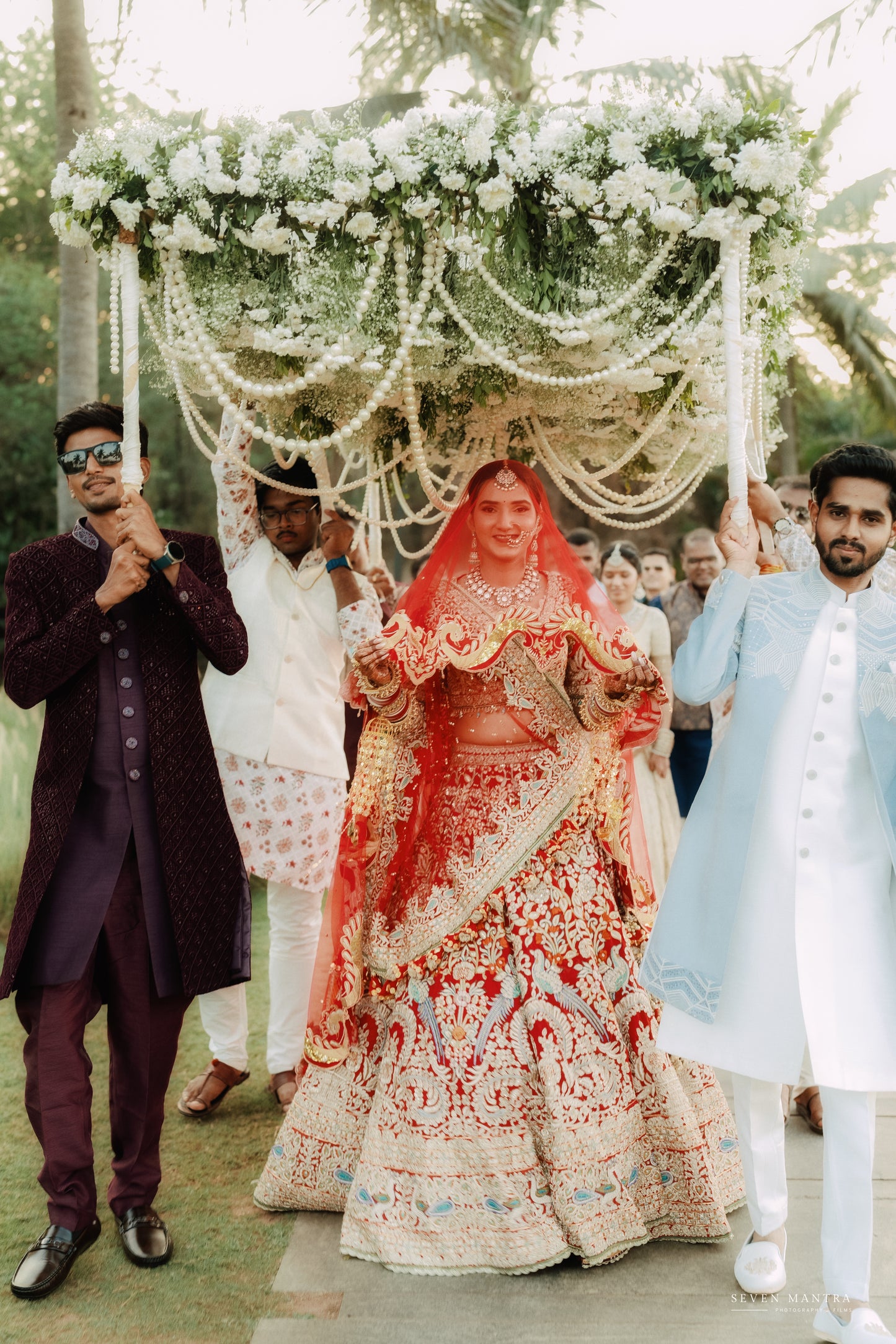 Saanjh-e-Mor – Scalloped Handcrafted Veil with Embroidered Peacock Borders