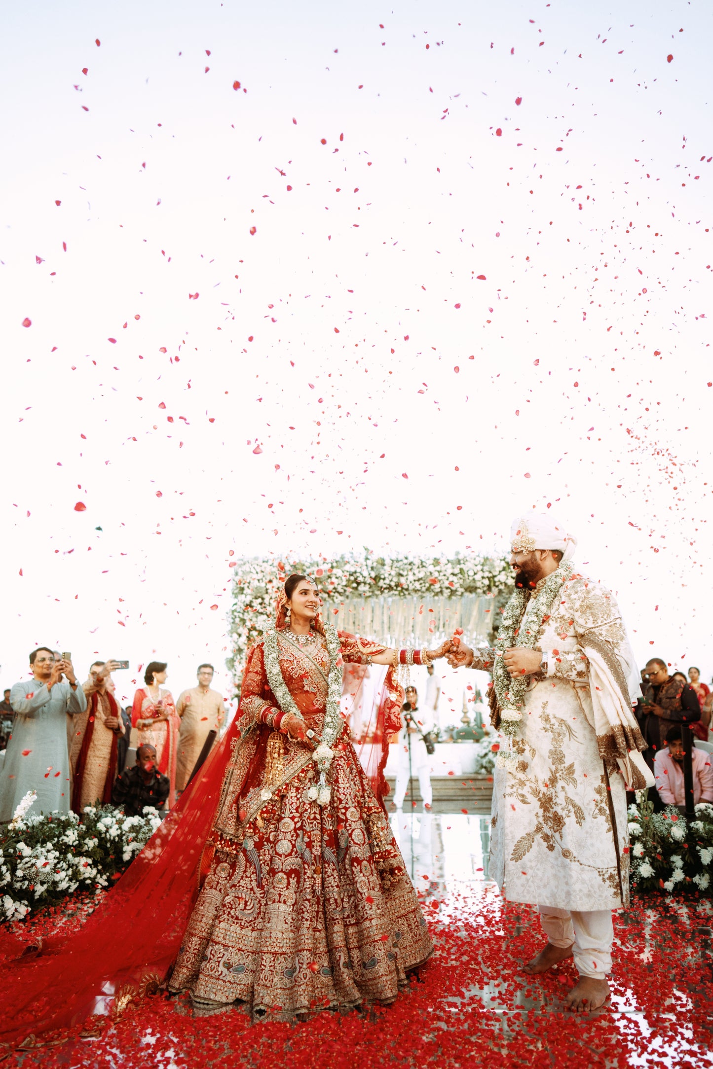 Saanjh-e-Mor – Scalloped Handcrafted Veil with Embroidered Peacock Borders