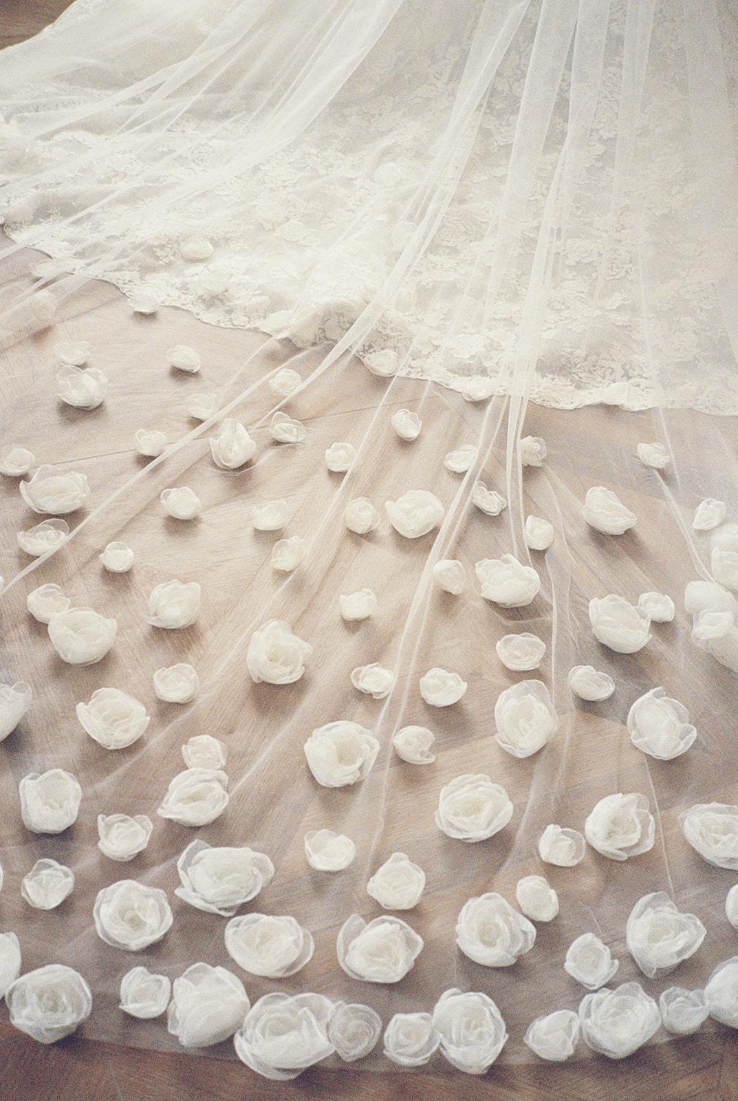 Garden of Dreams – Handcrafted 3D Floral Veil in Ivory