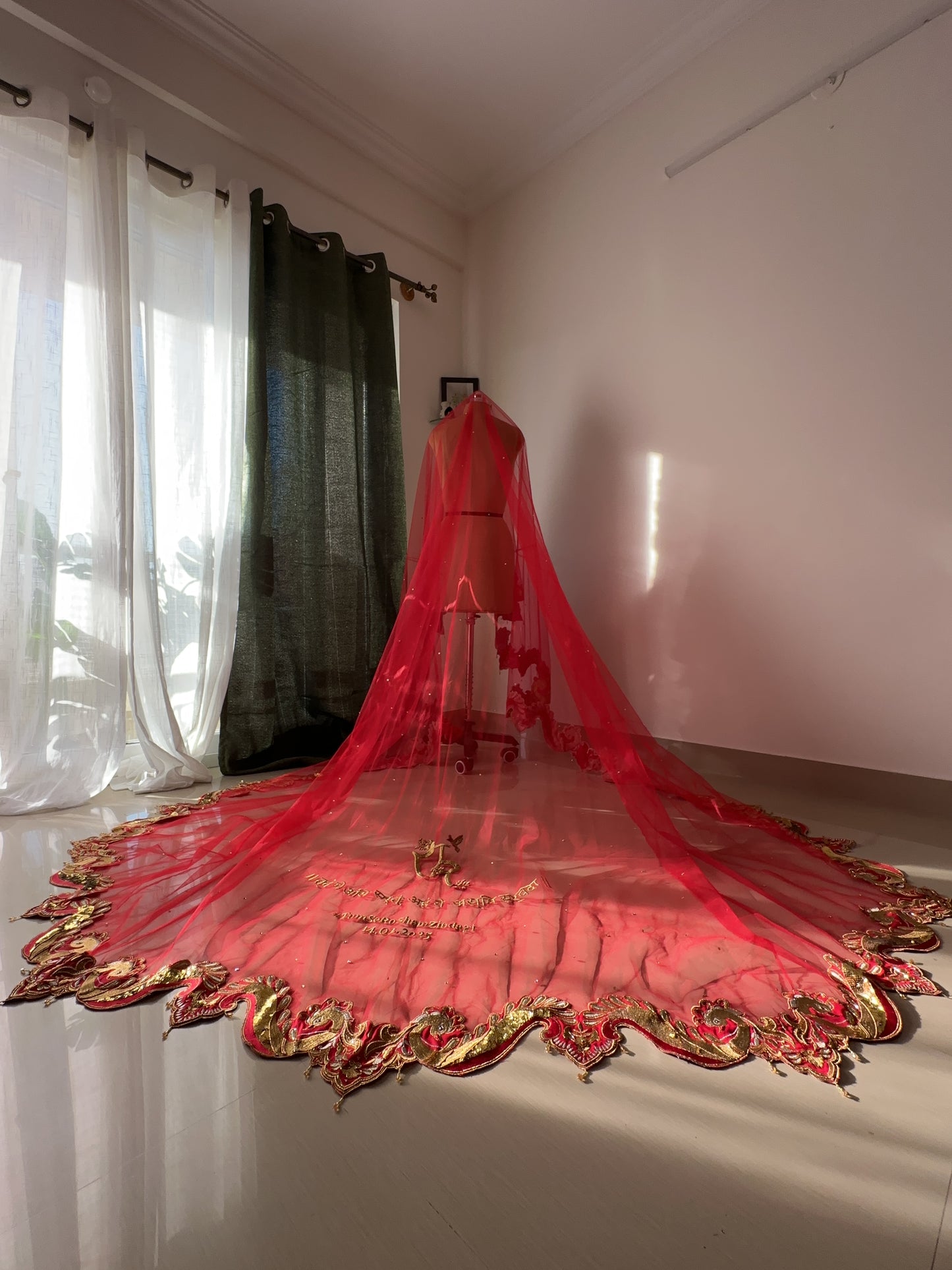 Saanjh-e-Mor – Scalloped Handcrafted Veil with Embroidered Peacock Borders