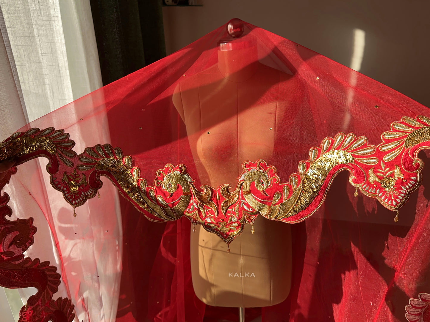 Saanjh-e-Mor – Scalloped Handcrafted Veil with Embroidered Peacock Borders