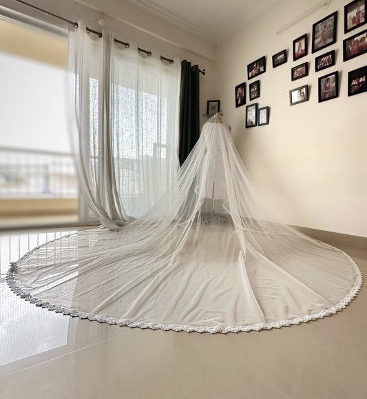 Noor : White long Veil with A detachable Blusher