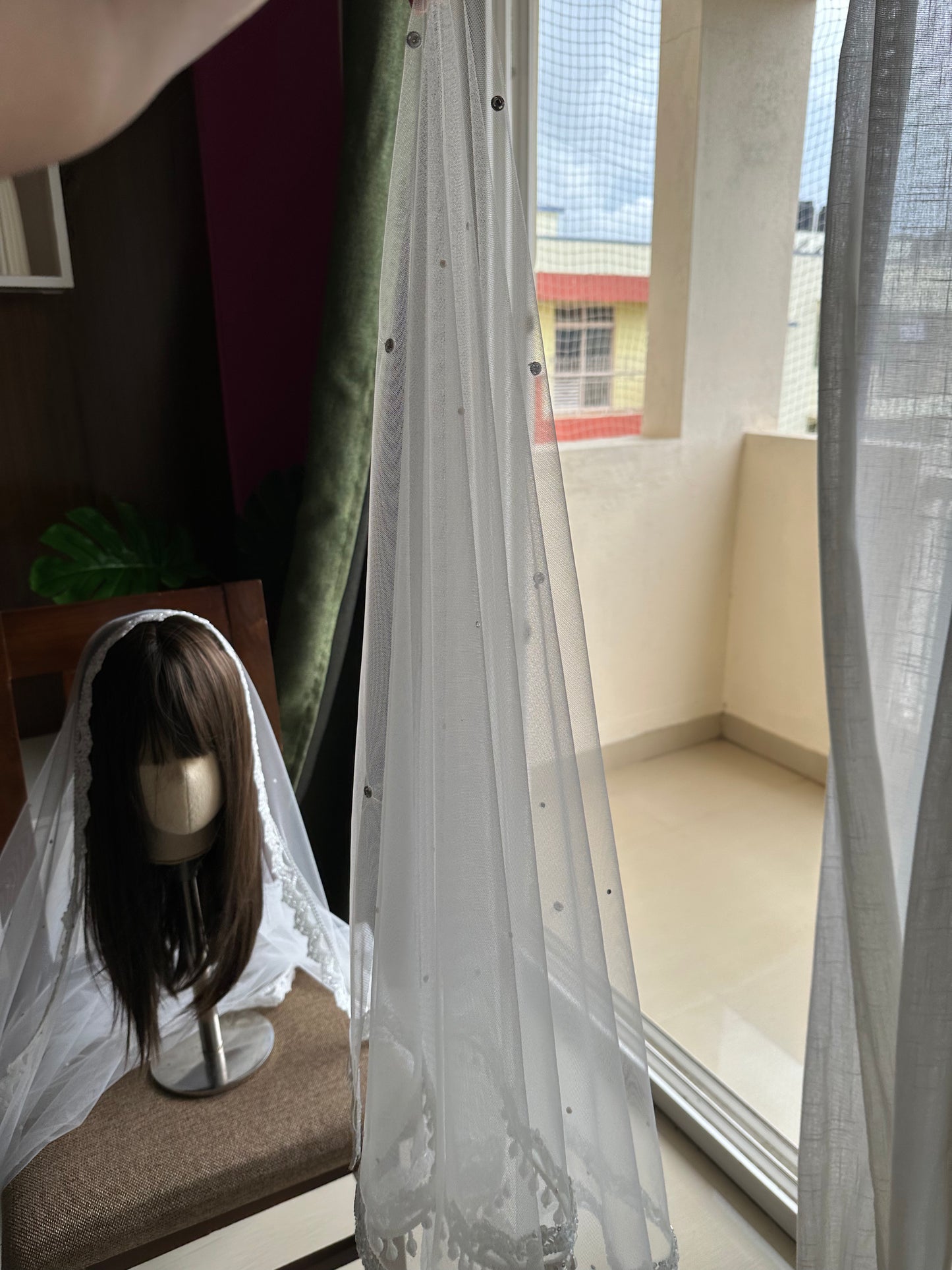 Noor : White long Veil with A detachable Blusher