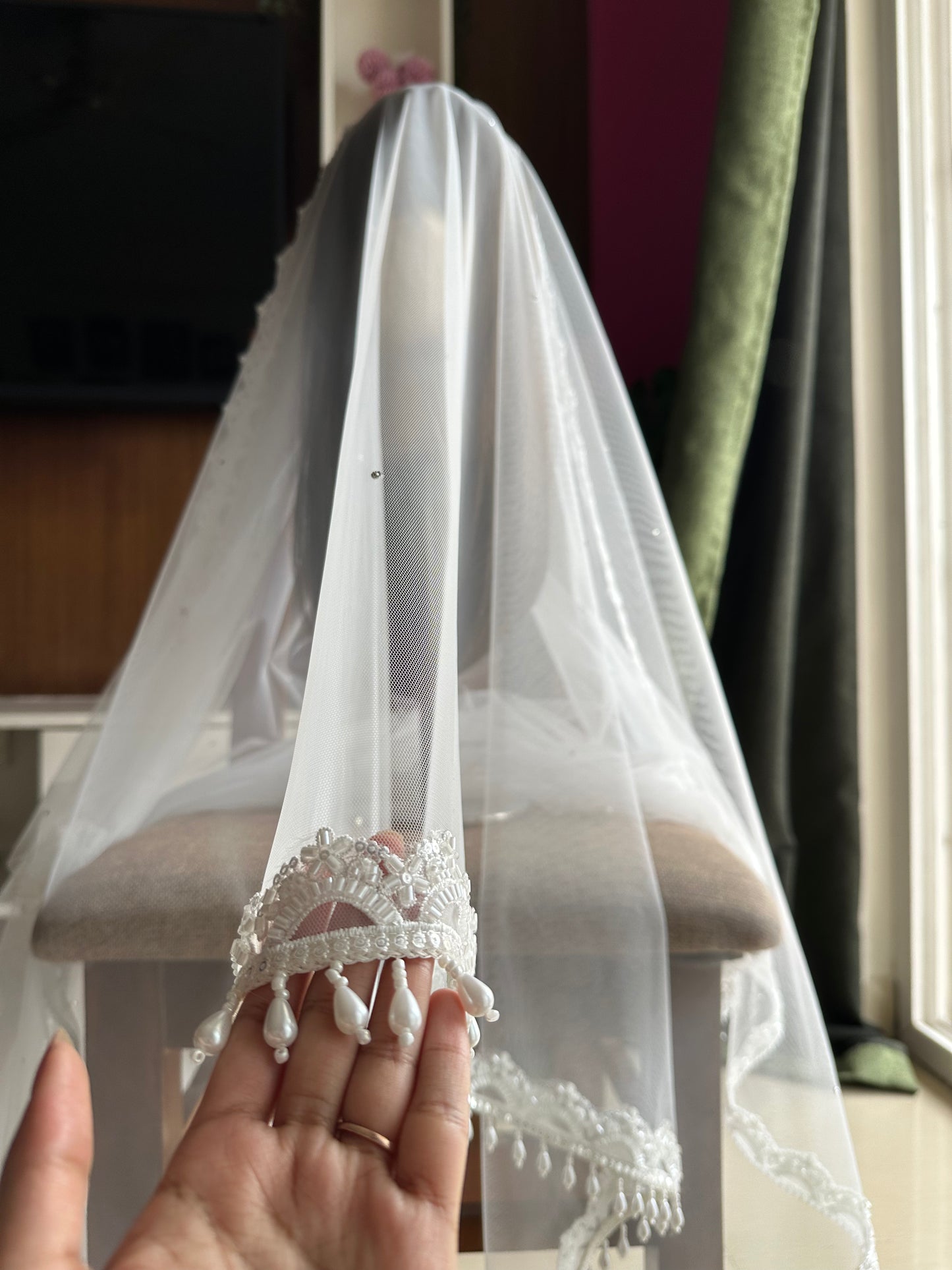 Noor : White long Veil with A detachable Blusher