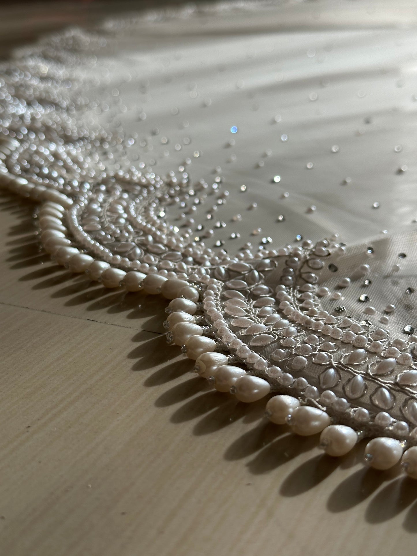 Pearly : Ivory white pearl based veil with scalloped border, ombré & hanging pearls
