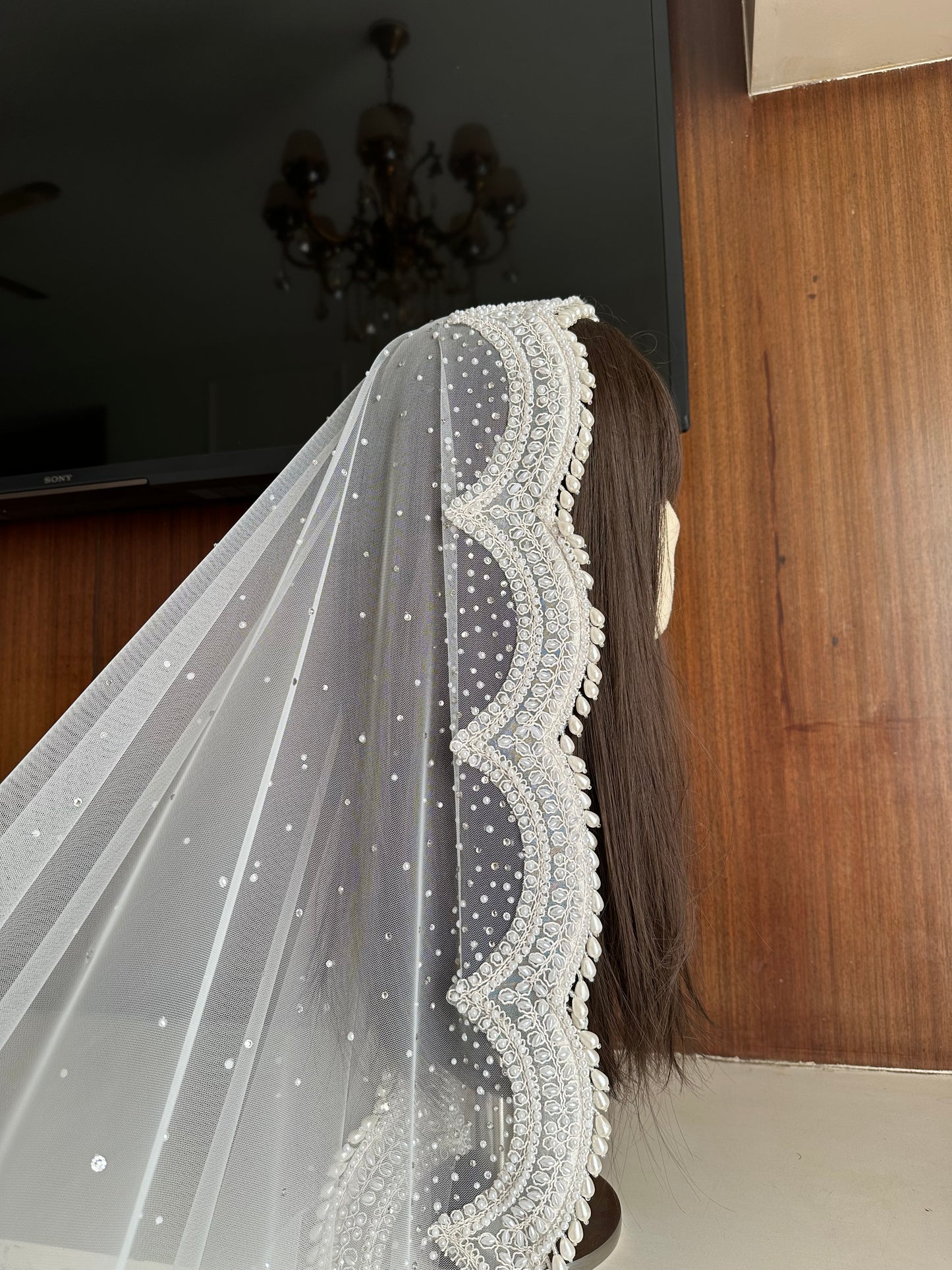 Pearly : Ivory white pearl based veil with scalloped border, ombré & hanging pearls