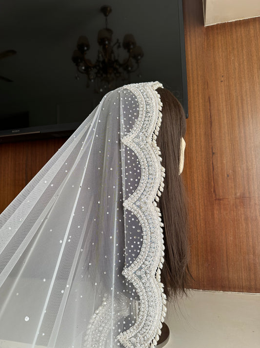 Pearly : Ivory white pearl based veil with scalloped border, ombré & hanging pearls