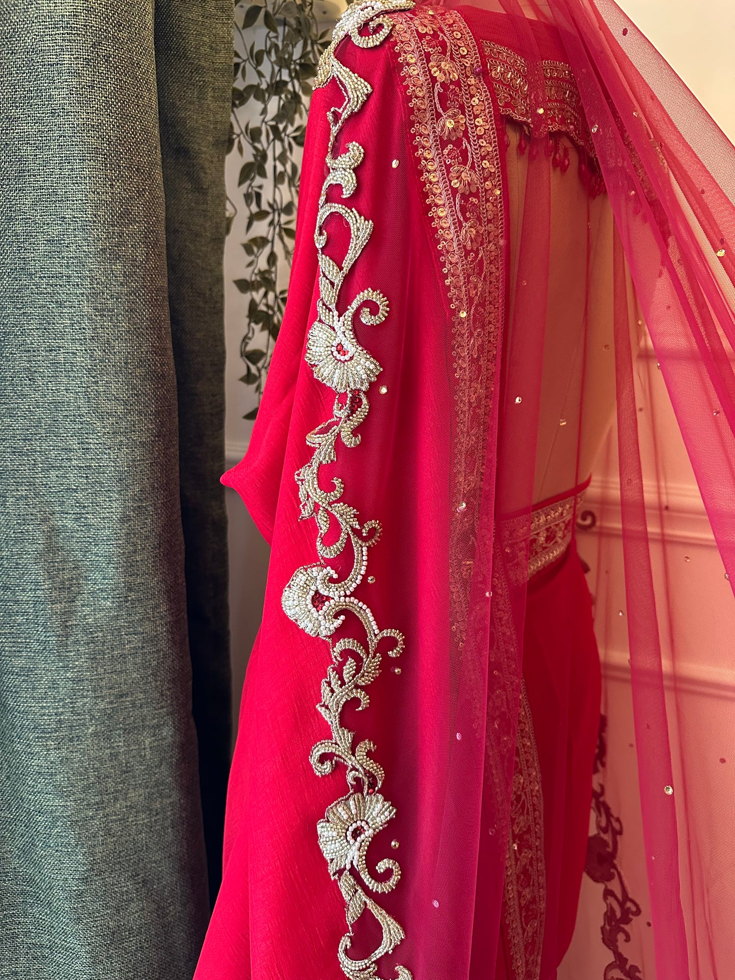 Saanjh-e-Mor : Scalloped Handcrafted Veil with Embroidered Peacock and floral border