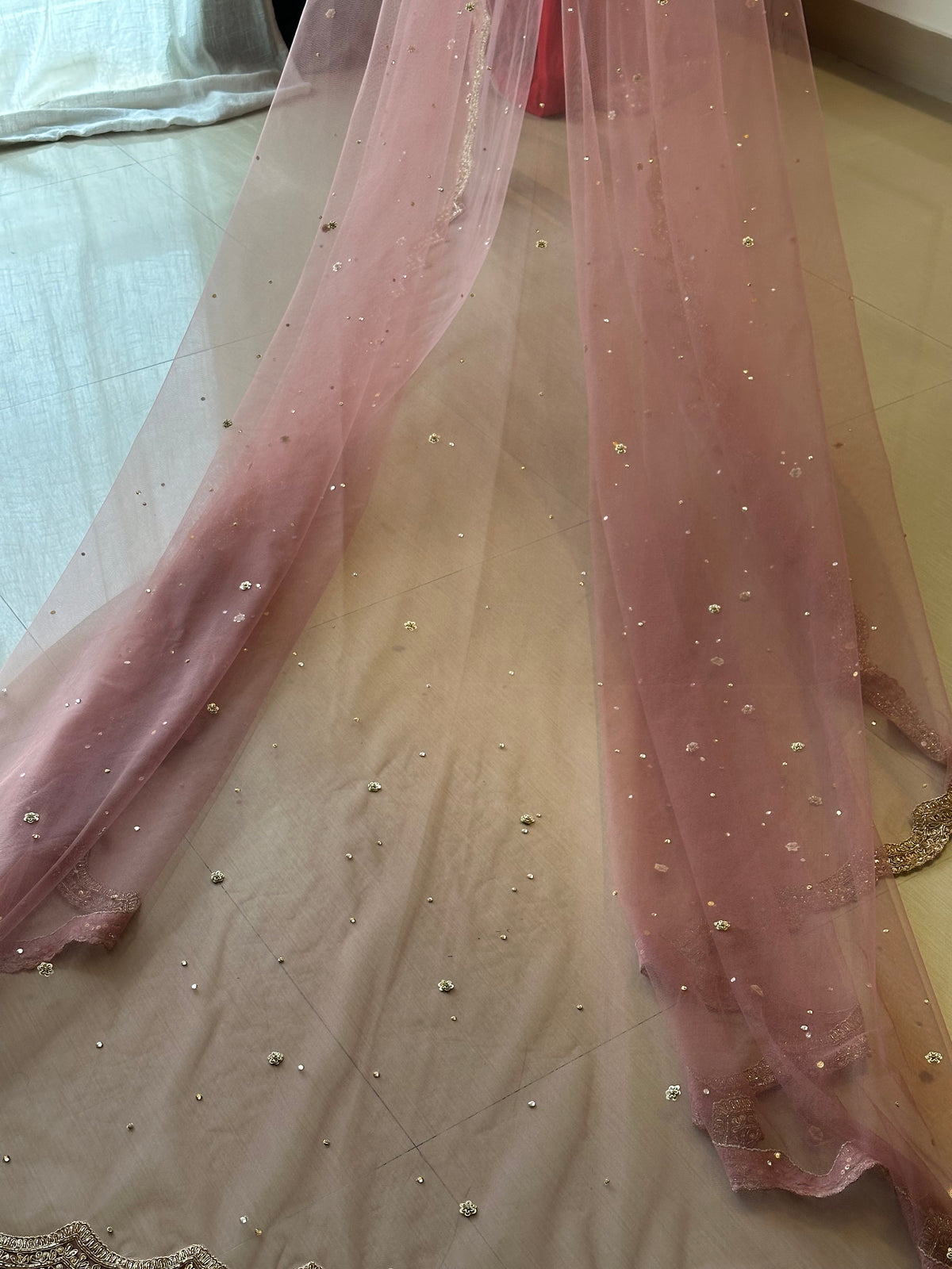 Rose nude : A Nude Pink veil with scalloped handcrafted zardozi border