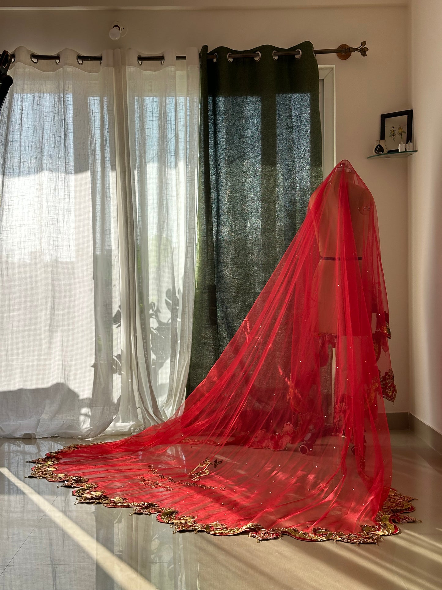 Saanjh-e-Mor – Scalloped Handcrafted Veil with Embroidered Peacock Borders