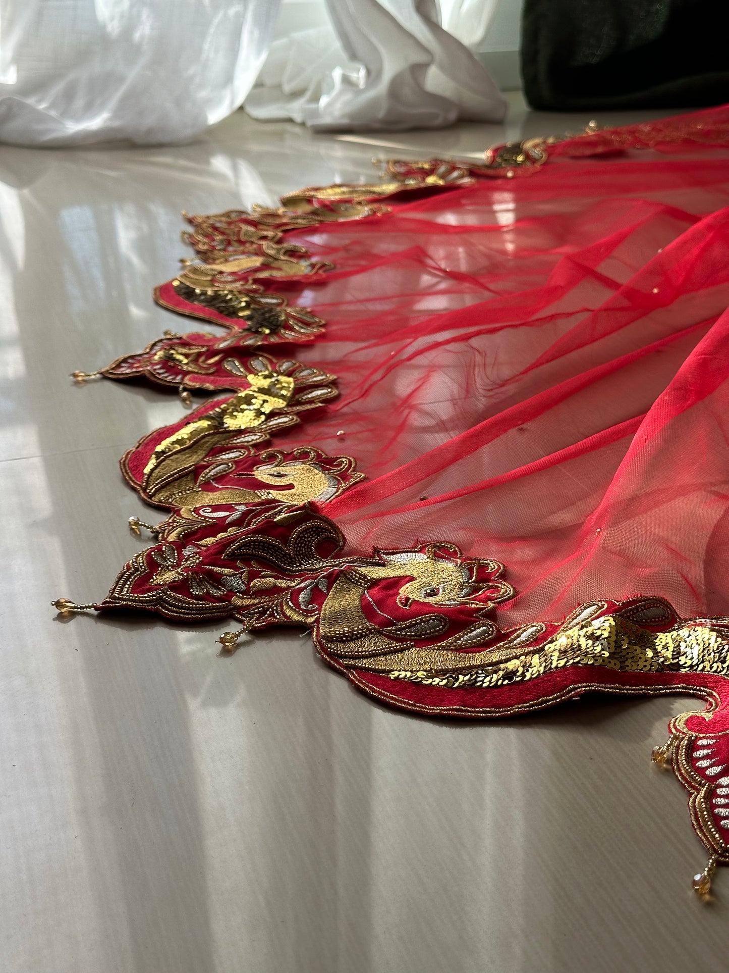 Saanjh-e-Mor – Scalloped Handcrafted Veil with Embroidered Peacock Borders