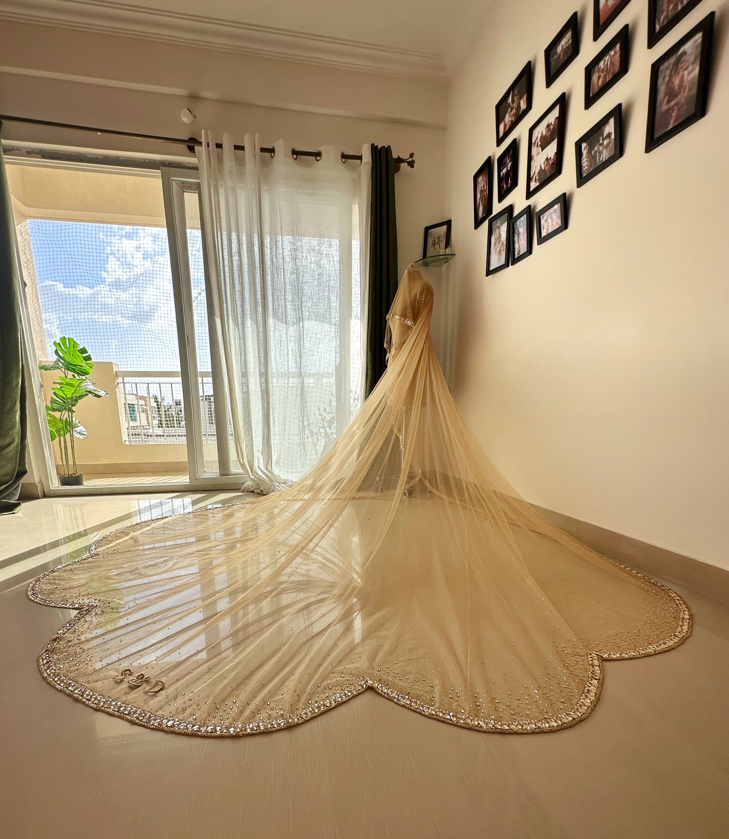Sun-Kissed Petals – Luxury Champagne Bridal Veil with Ombre Stones, Petal-Cut Trail & Personalized Initials | Cathedral Length Veil