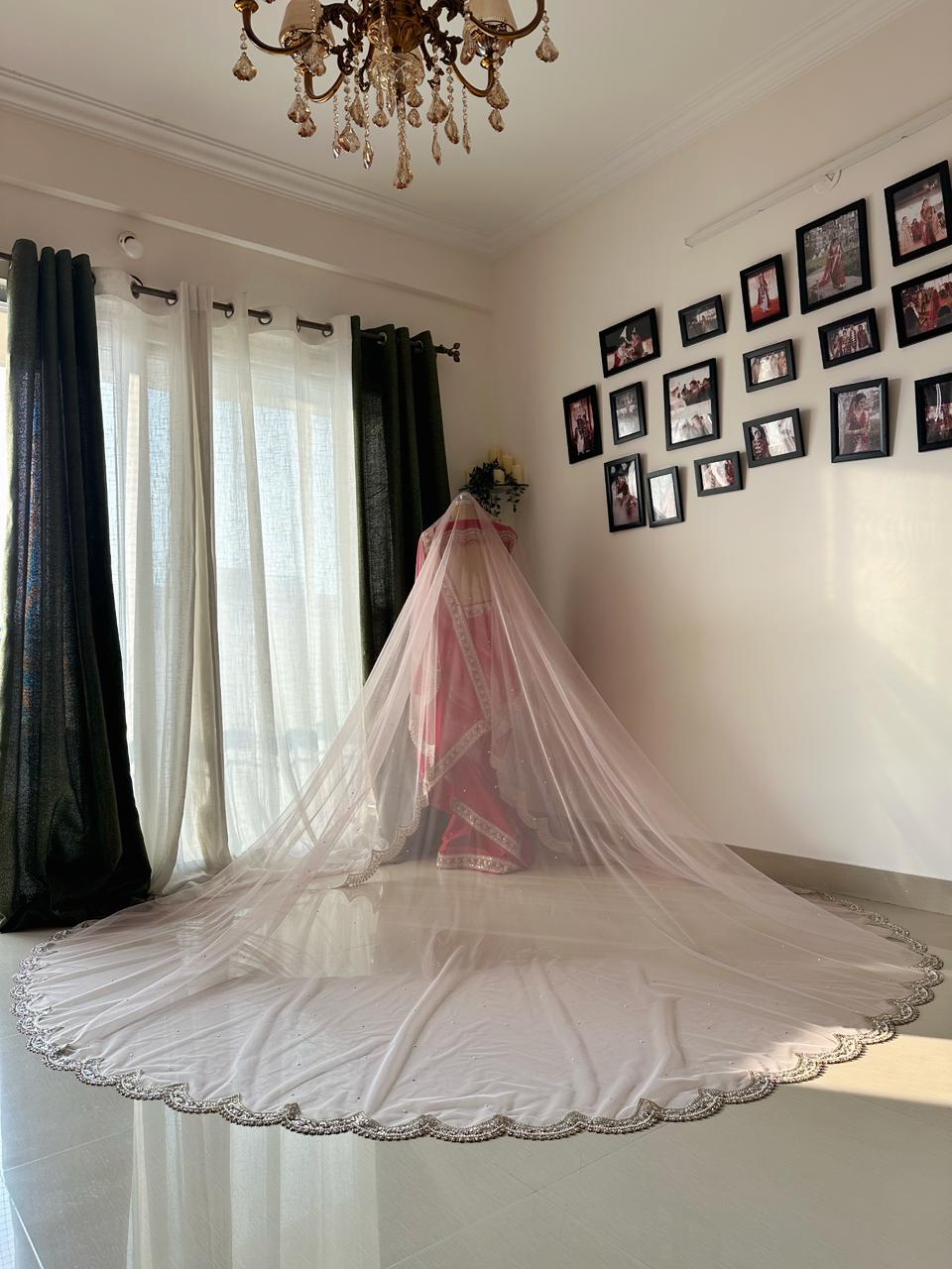 Rose Nude : A Nude Pink veil with scalloped pearl-mirror floral border