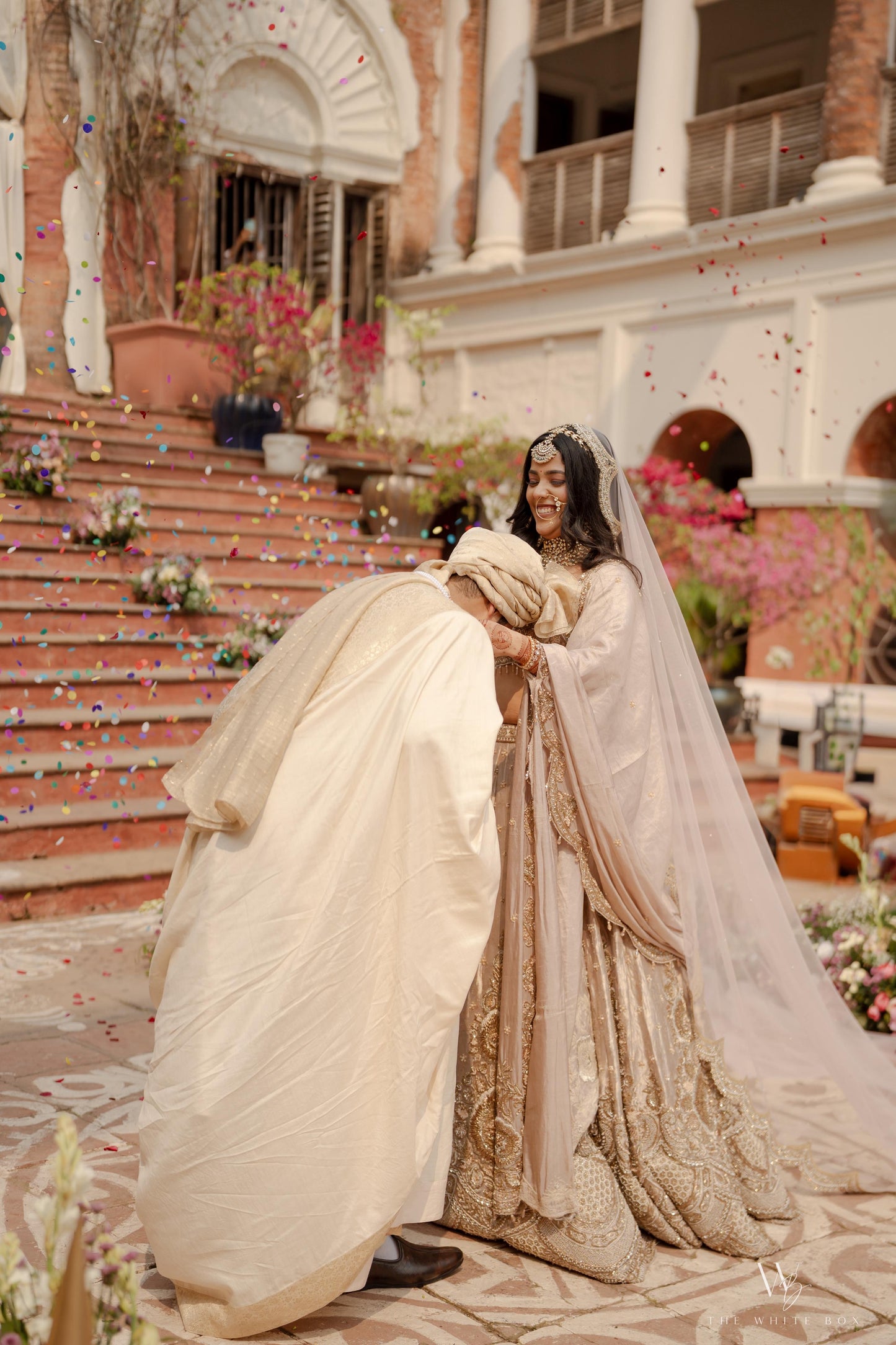 Rose Nude : A Nude Pink veil with scalloped pearl-mirror floral border